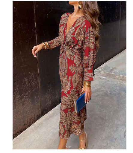 Fudus Kleid: Dreiviertelärmel, V-Ausschnitt, gemustert