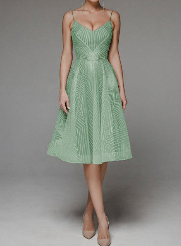 Fudus Sommerkleid mit Stickerei und Trägern