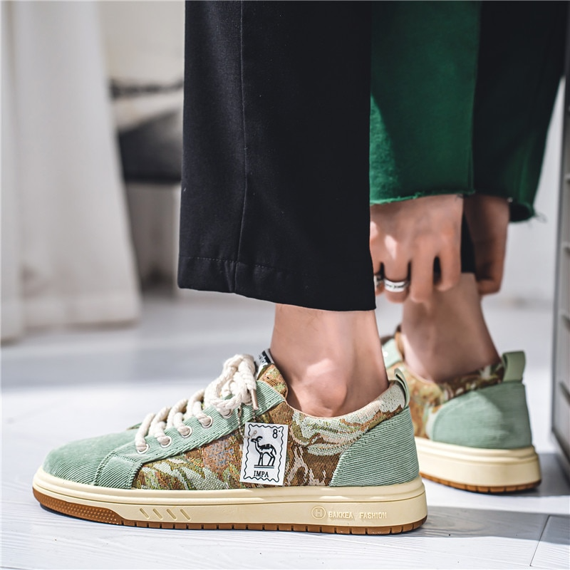 Henri: Modische Low-Top Sneaker mit Vintage-Aufdruck