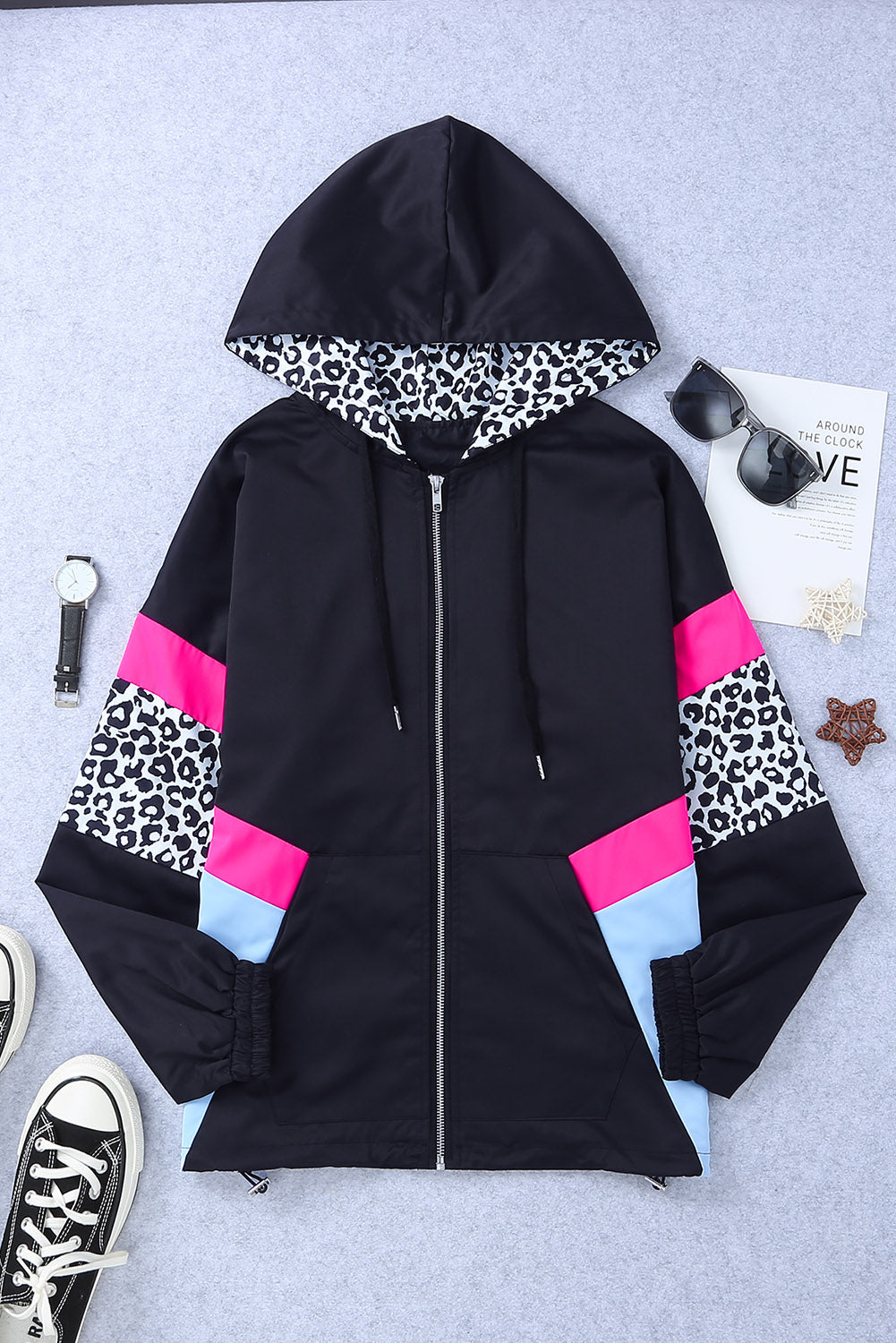 Fudus Kapuzenjacke im Rosa-Schwarzen Leoparden-Design