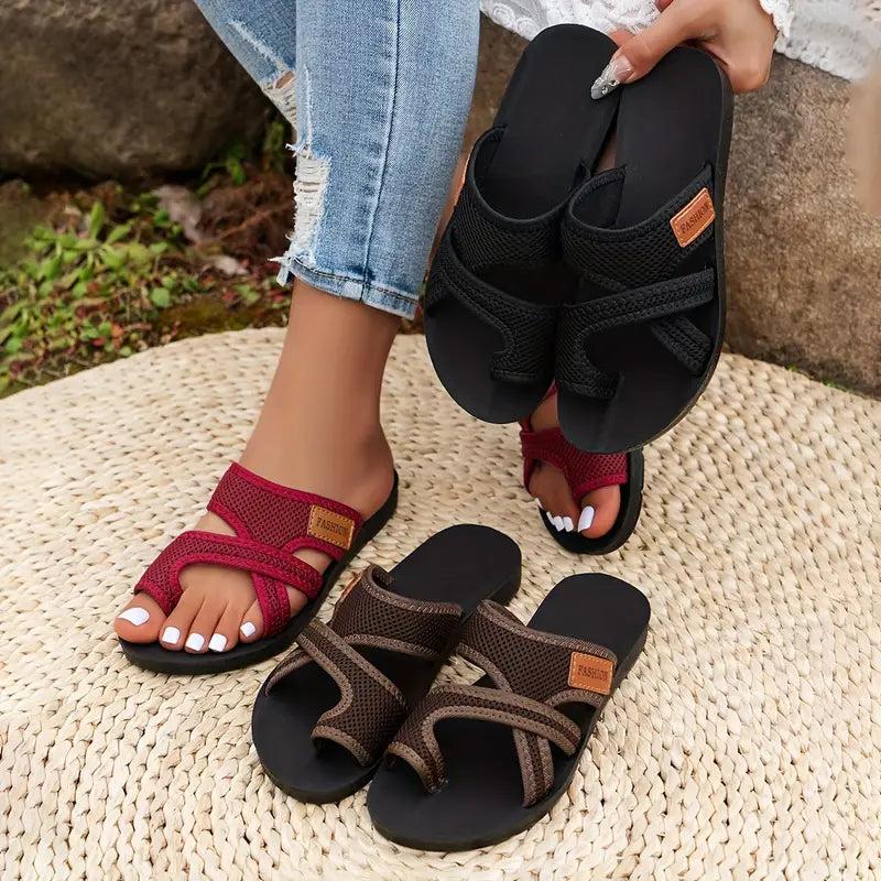 AirSlip:  Hohlgeformte Mesh-Sandalen zum Gleiten