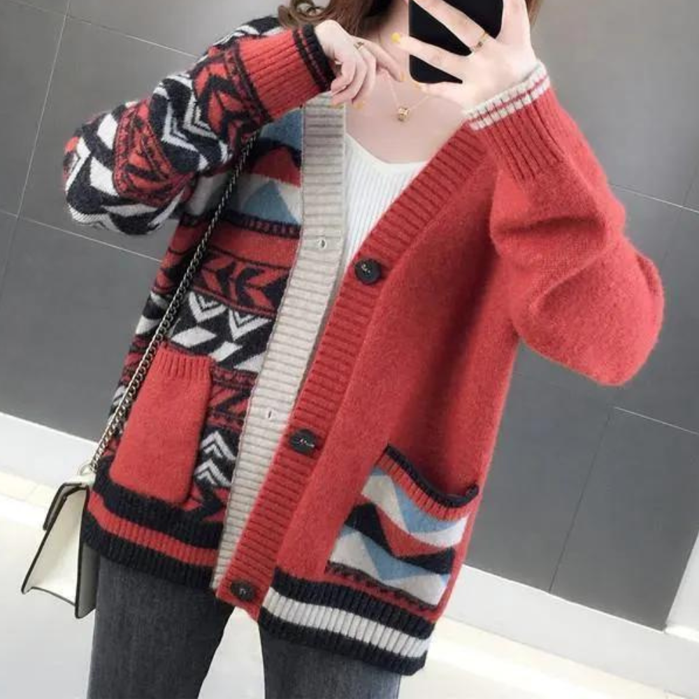 Edle Damen-Strickjacke mit V-Ausschnitt in zeitlosem Design von Lenke