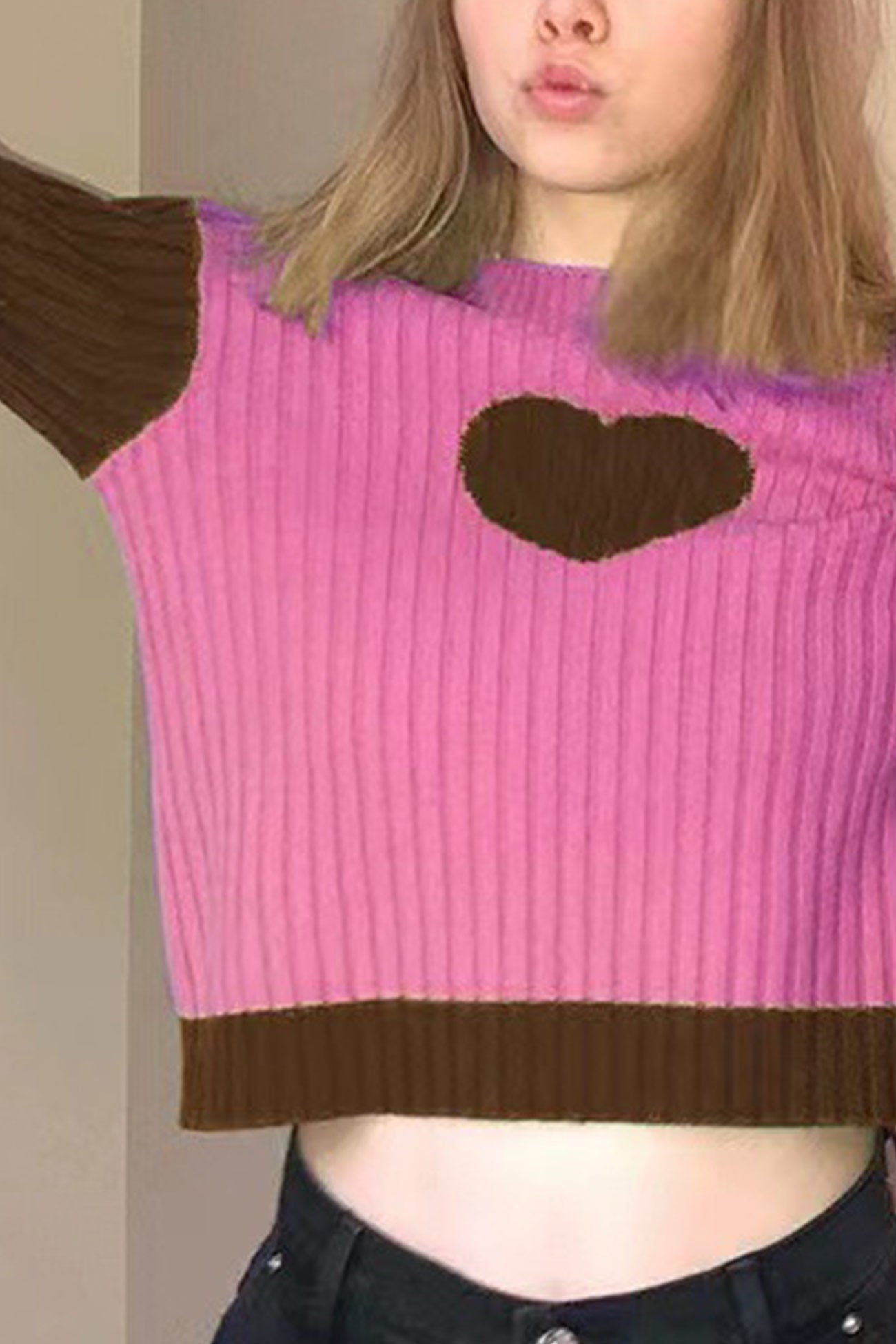 Fudus Gestricktes Mock-Neck Oberteil mit Herzgrafik und Rippenstruktur