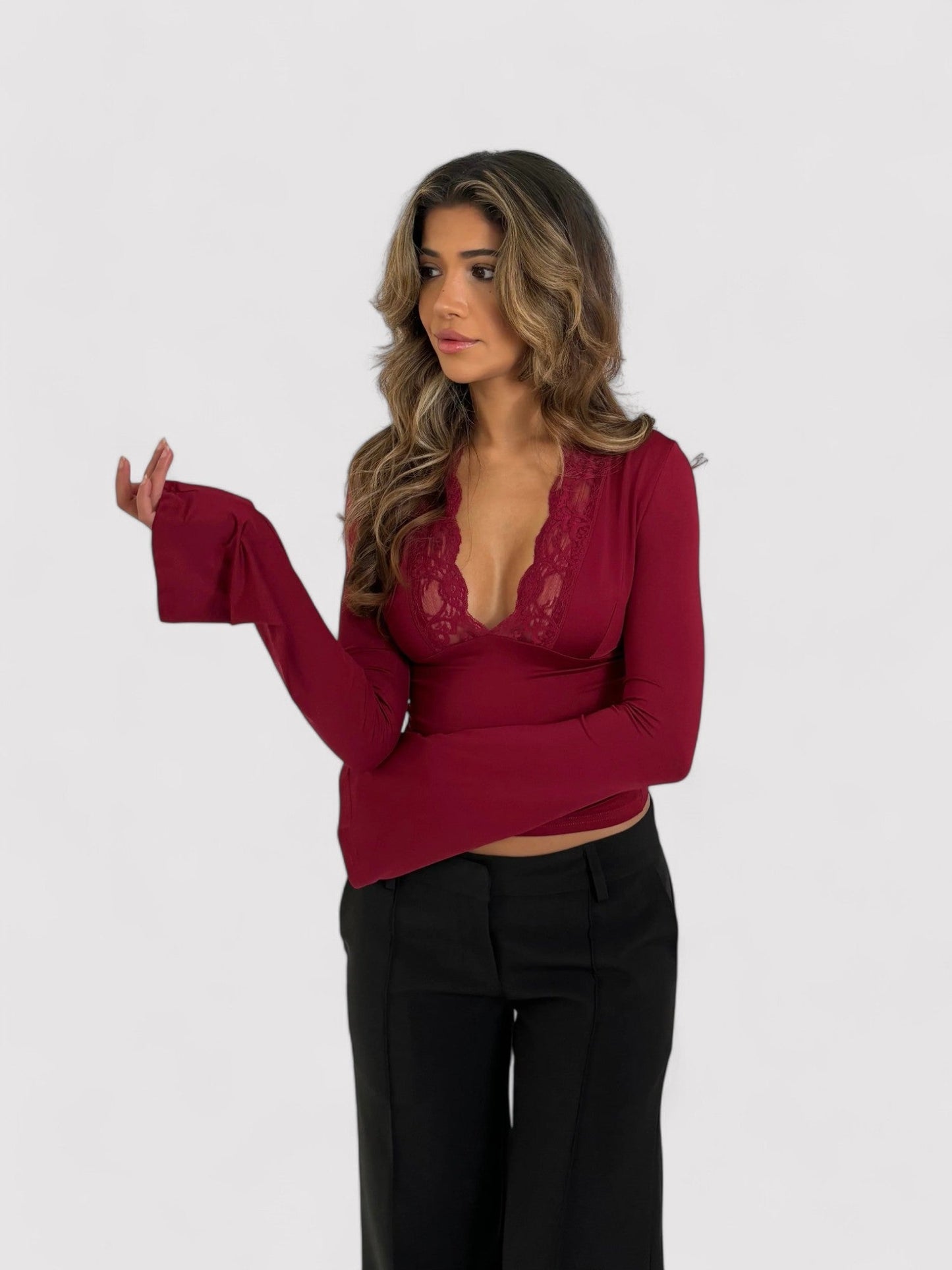 Hochwertiges, tief gestricktes Damen-Cropped Top von Fudus