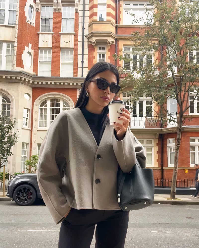 Stilvolle, warme Damen Winterjacke mit V-Ausschnitt von Naya