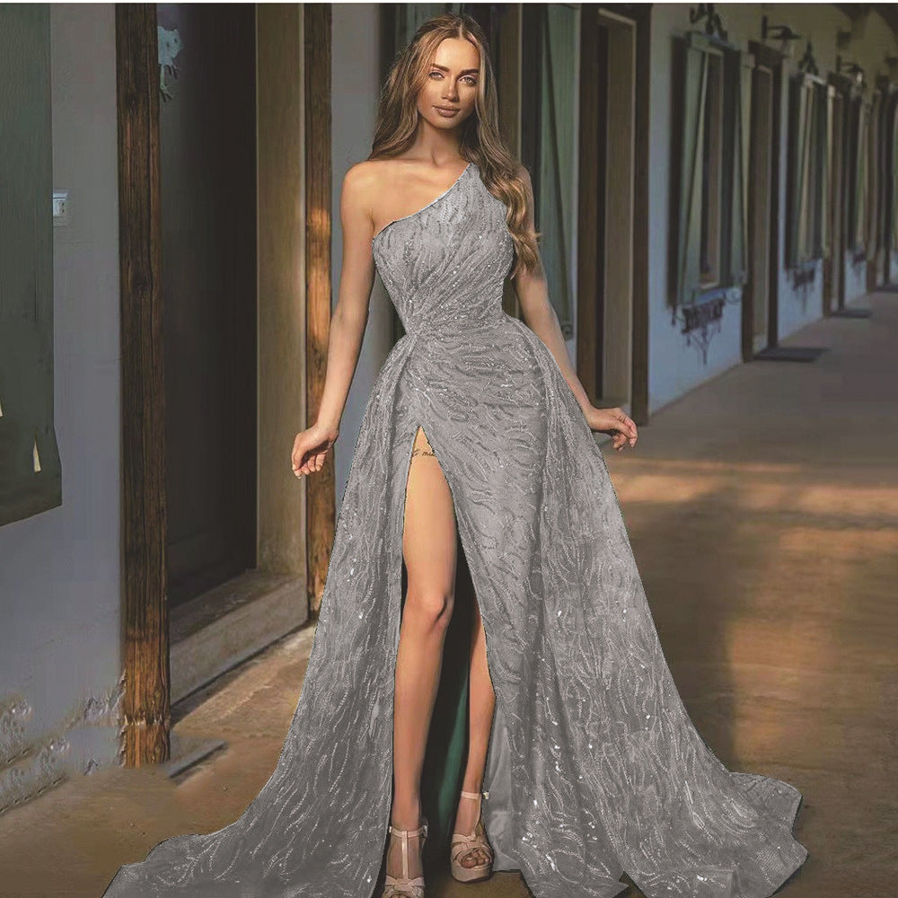 Abendkleid mit Pailletten, Spaghettiträgern von Fudus – glamourös