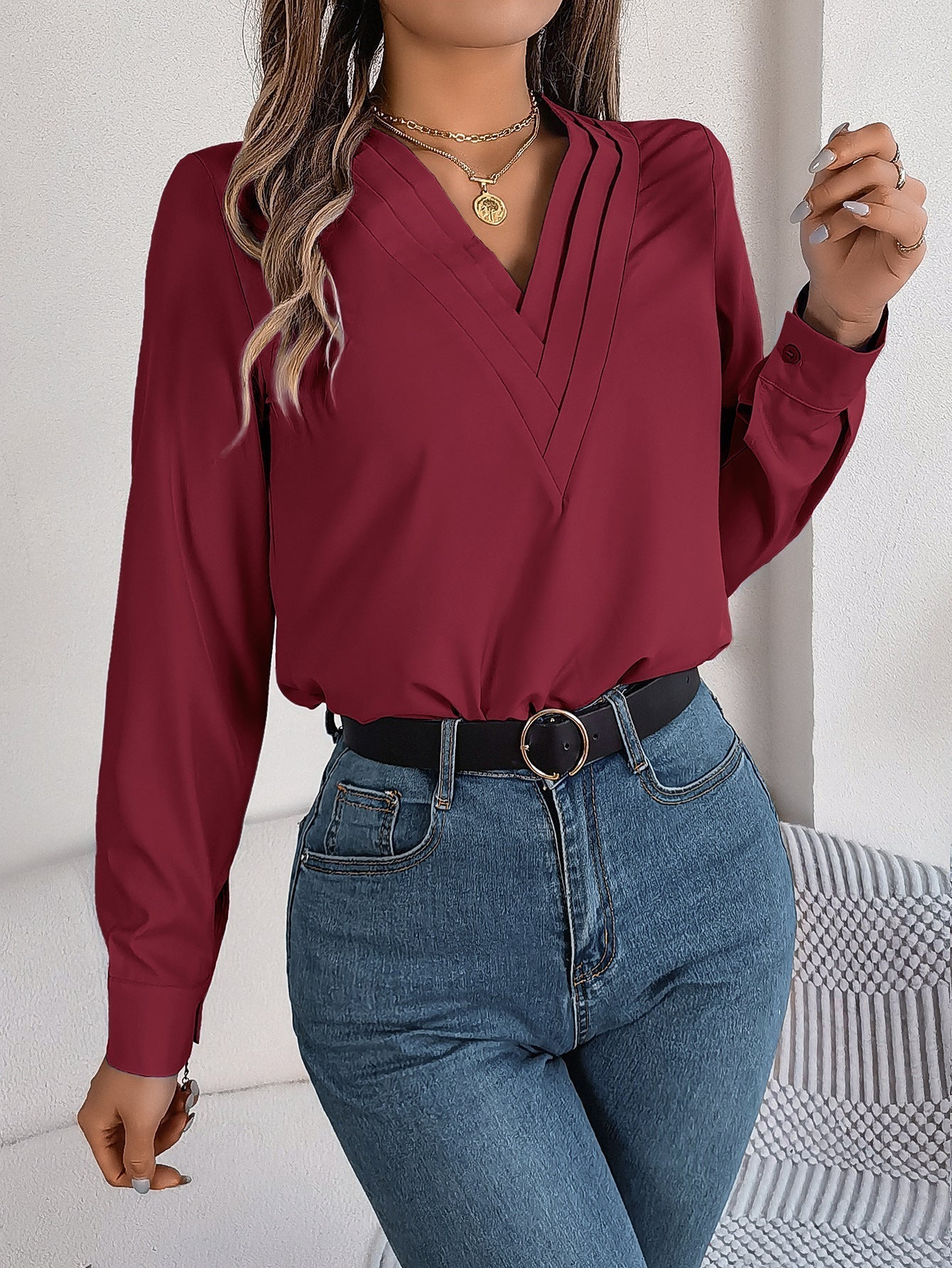 Damen Bluse: Elegante Plissee-Bluse mit V-Ausschnitt von Fudus