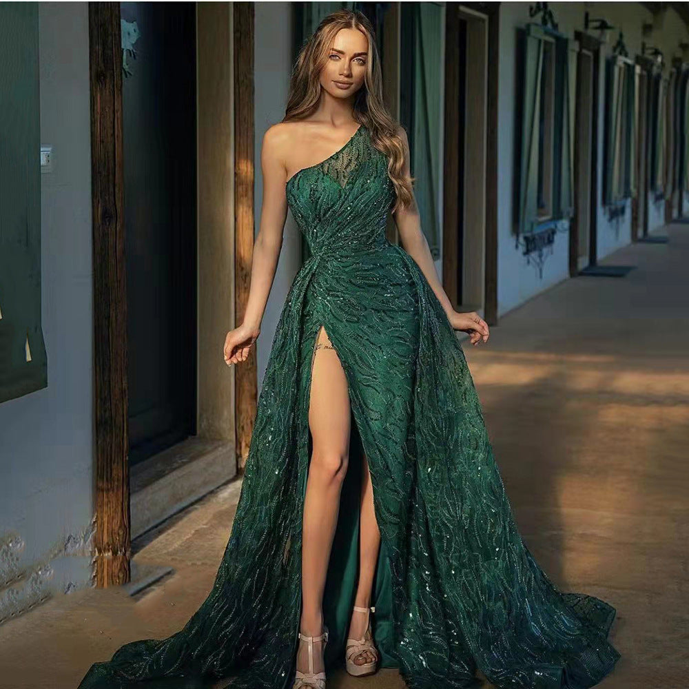 Abendkleid mit Pailletten, Spaghettiträgern von Fudus – glamourös