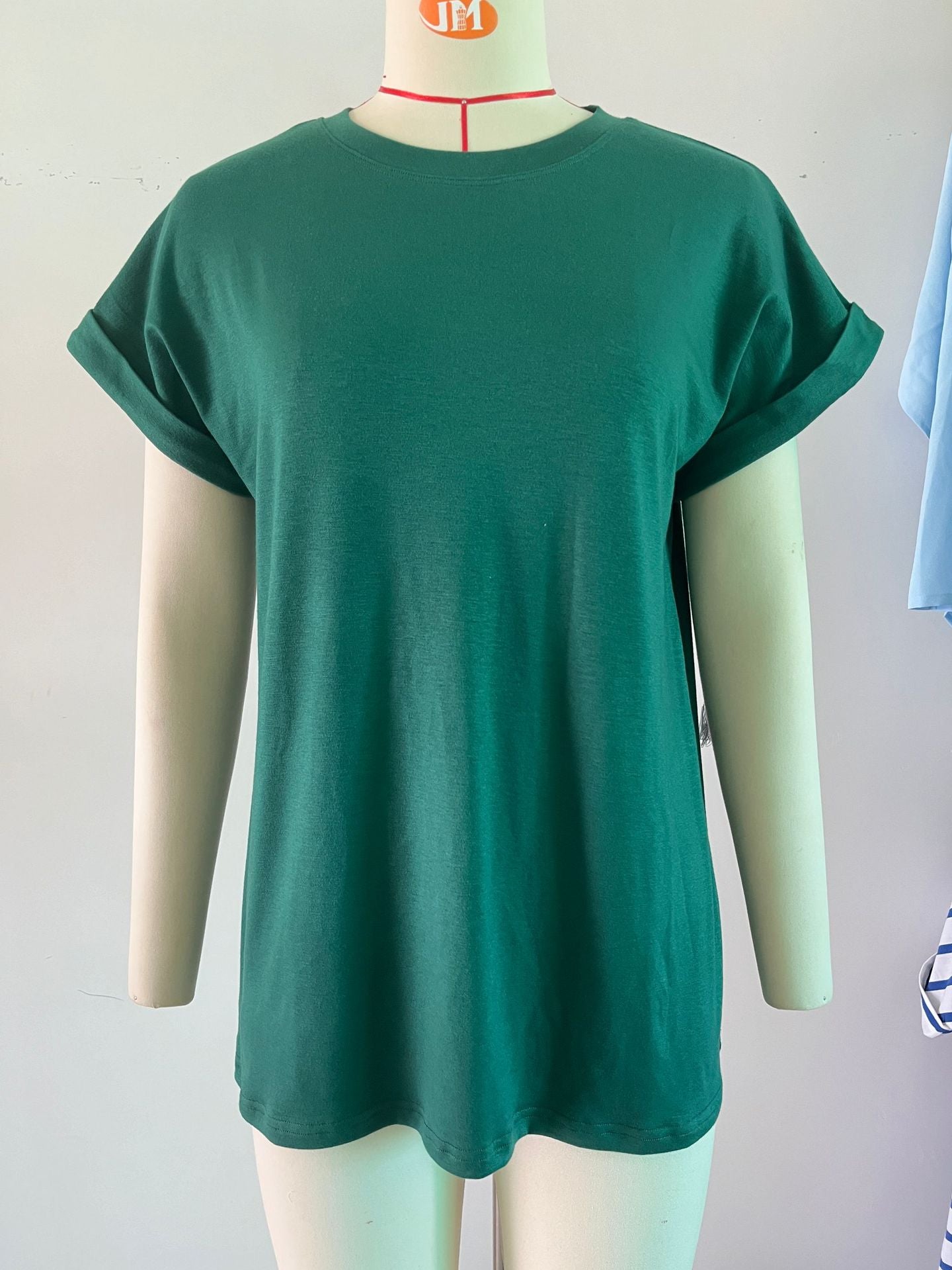 Fudus Basics: Einfarbiges, lockeres Rundhals-T-Shirt