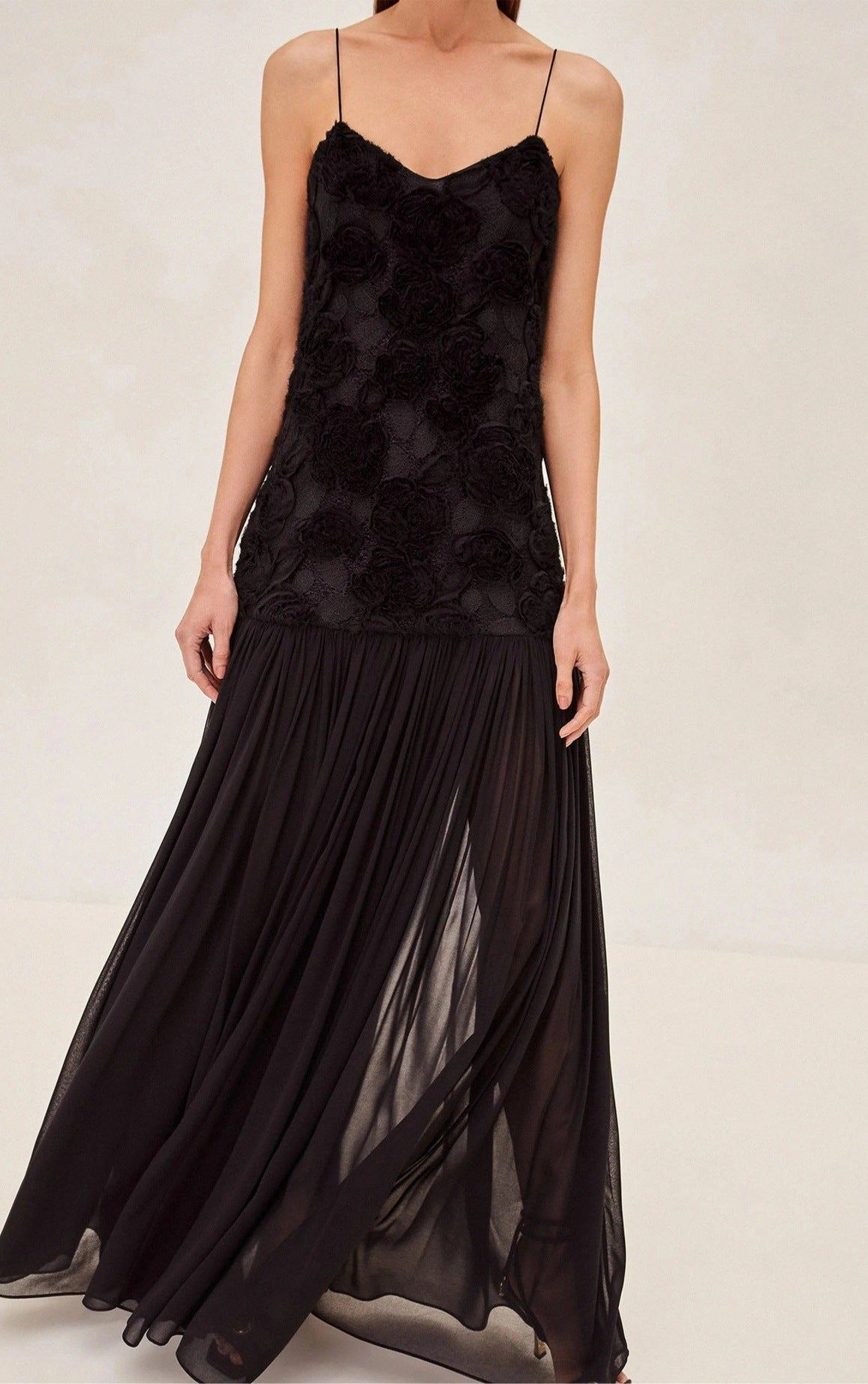 Fudus Elegantes Spaghettiträgerkleid mit Blumenpatchwork