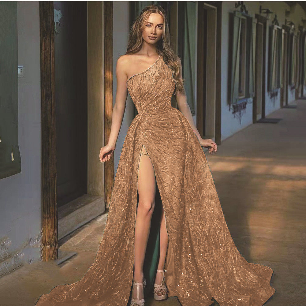 Abendkleid mit Pailletten, Spaghettiträgern von Fudus – glamourös