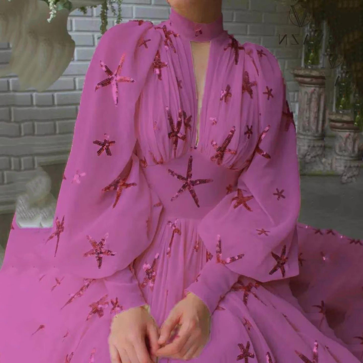 Chiffon Abendkleid von Fudus mit eleganten Laternenärmeln und weitem Saum