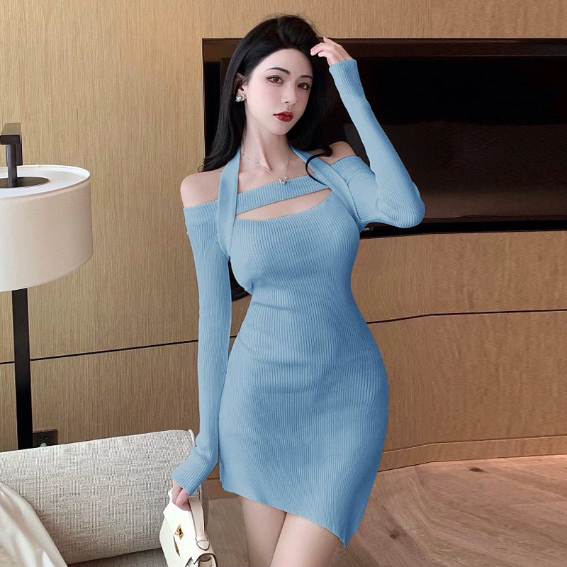 Fudus figurbetontes Strickkleid mit Halterausschnitt und freier Schulter