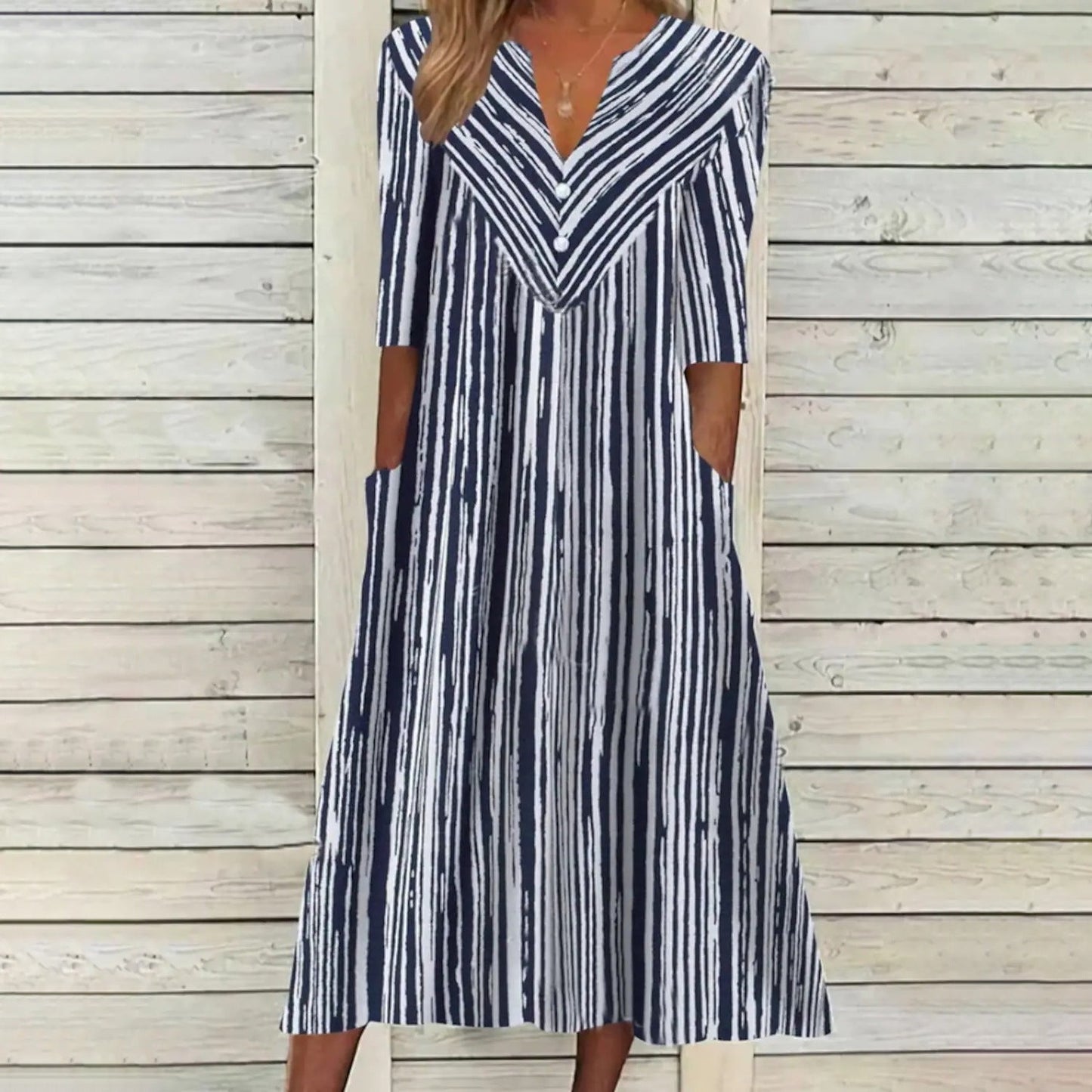 Fudus Trendiges Kleid mit Druckknöpfen und Dreiviertelärmeln