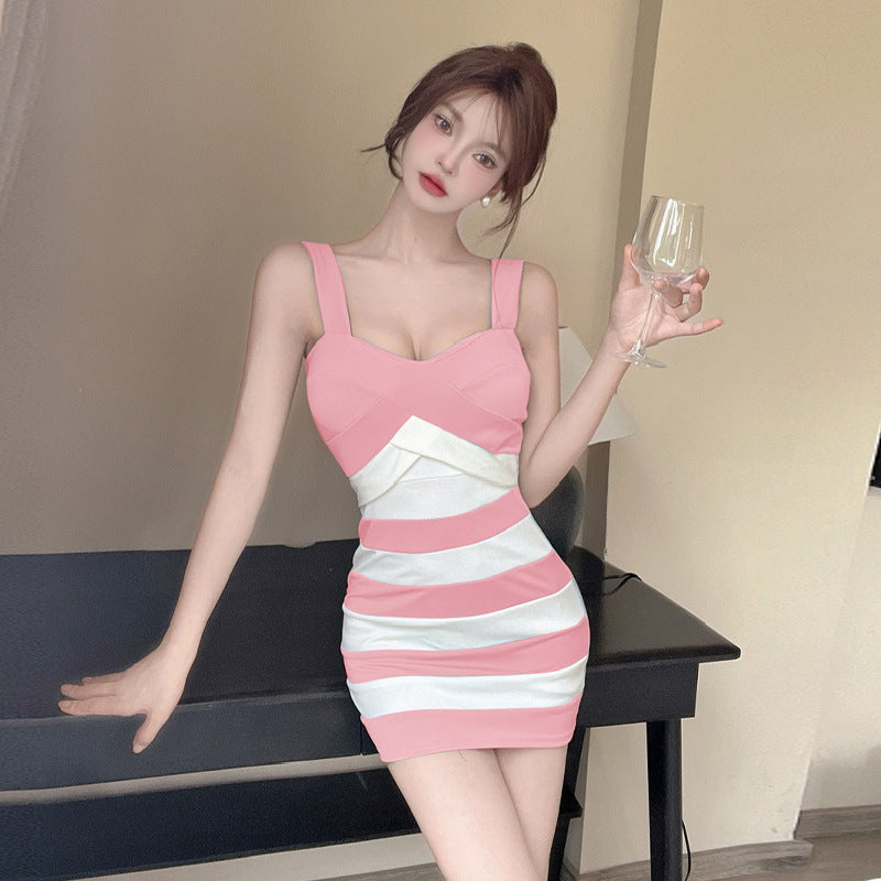 Fudus figurbetontes Trägerkleid in Farbkombination