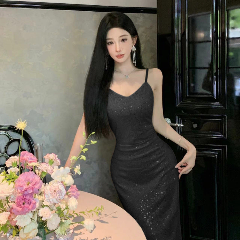 Fließendes Slipdress mit Pailletten, hoher Taille von Fudus