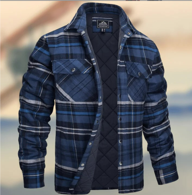 Gepflegtes Hemd mit Knopfleiste von Petr