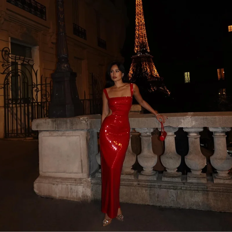 Langes silbernes Kleid