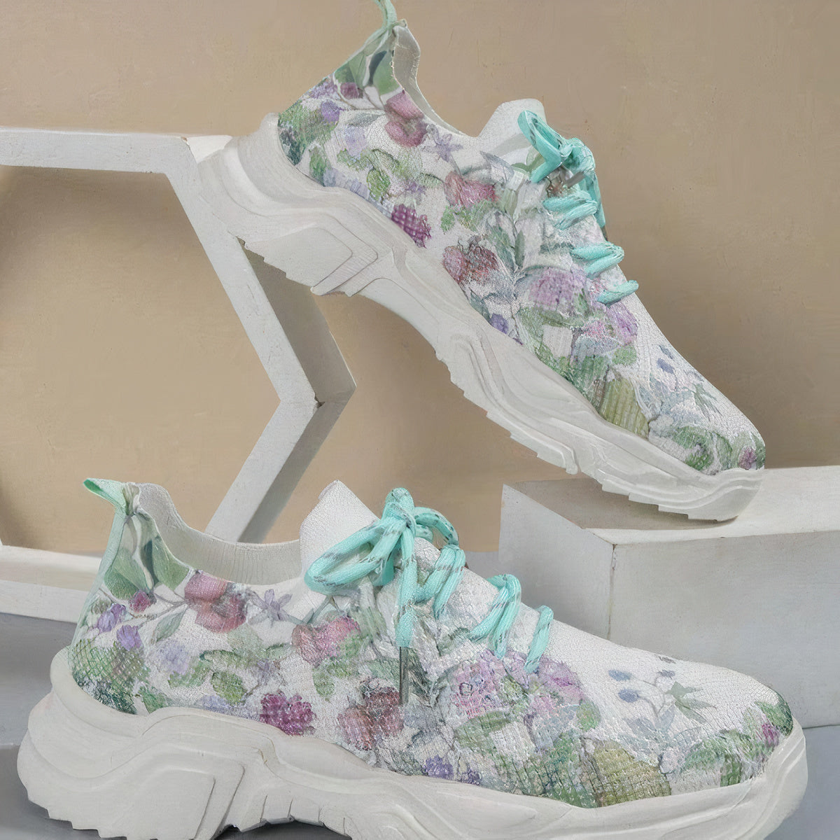 Blumenmuster-Schnürschuhe von Sika - Orthopädisch