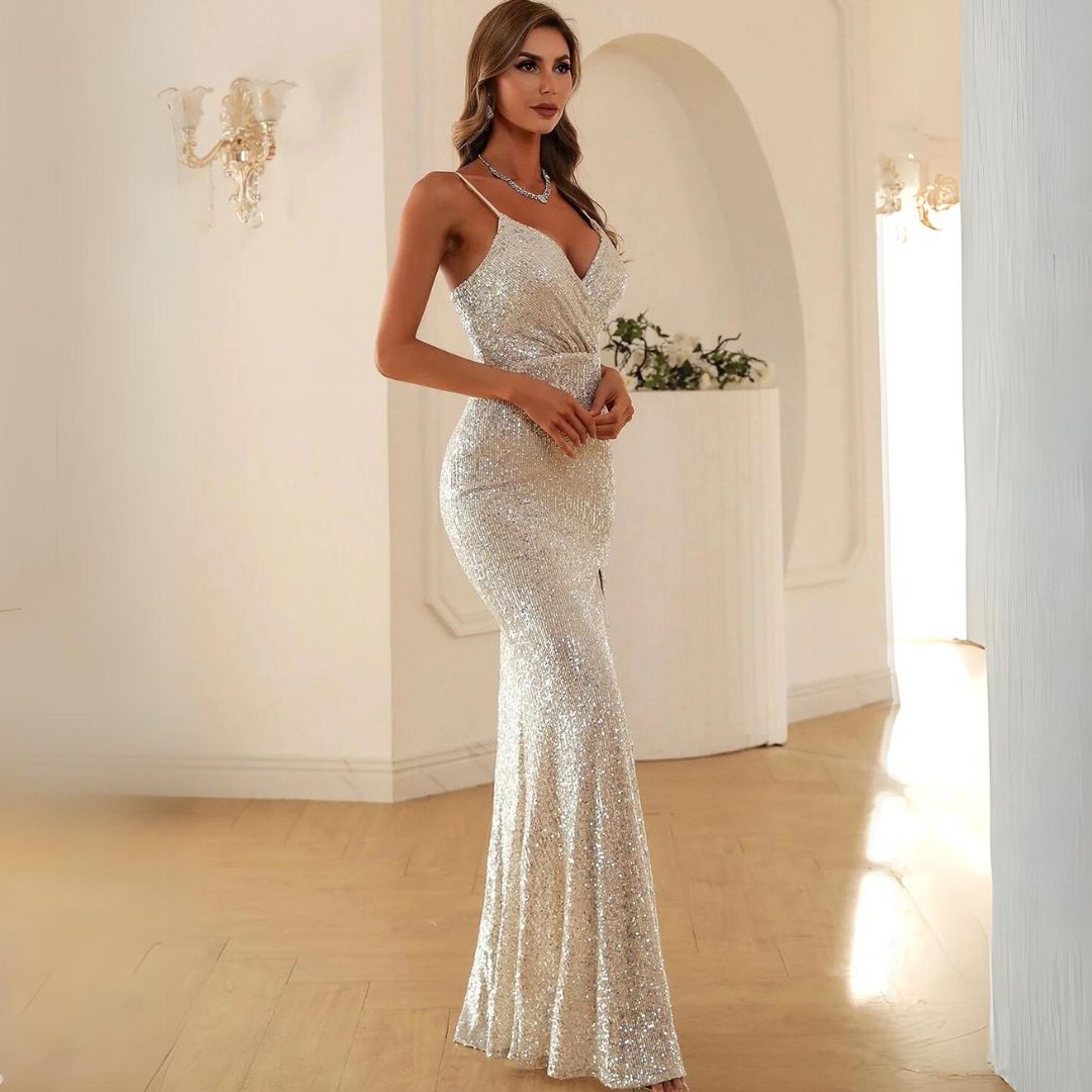 Abendkleid mit Schlitz aus silbernen Pailletten von Silke