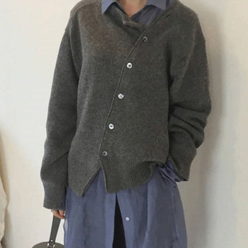 Elegantes Kaschmir-Wickelcardigan von Gabriela mit asymmetrischem Verschluss