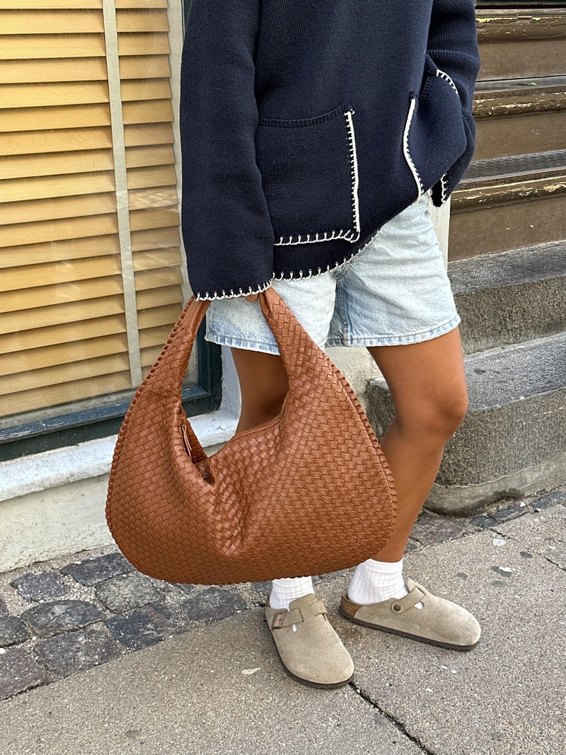 Sandra: Eine elegante Tasche für den Alltag mit viel Platz