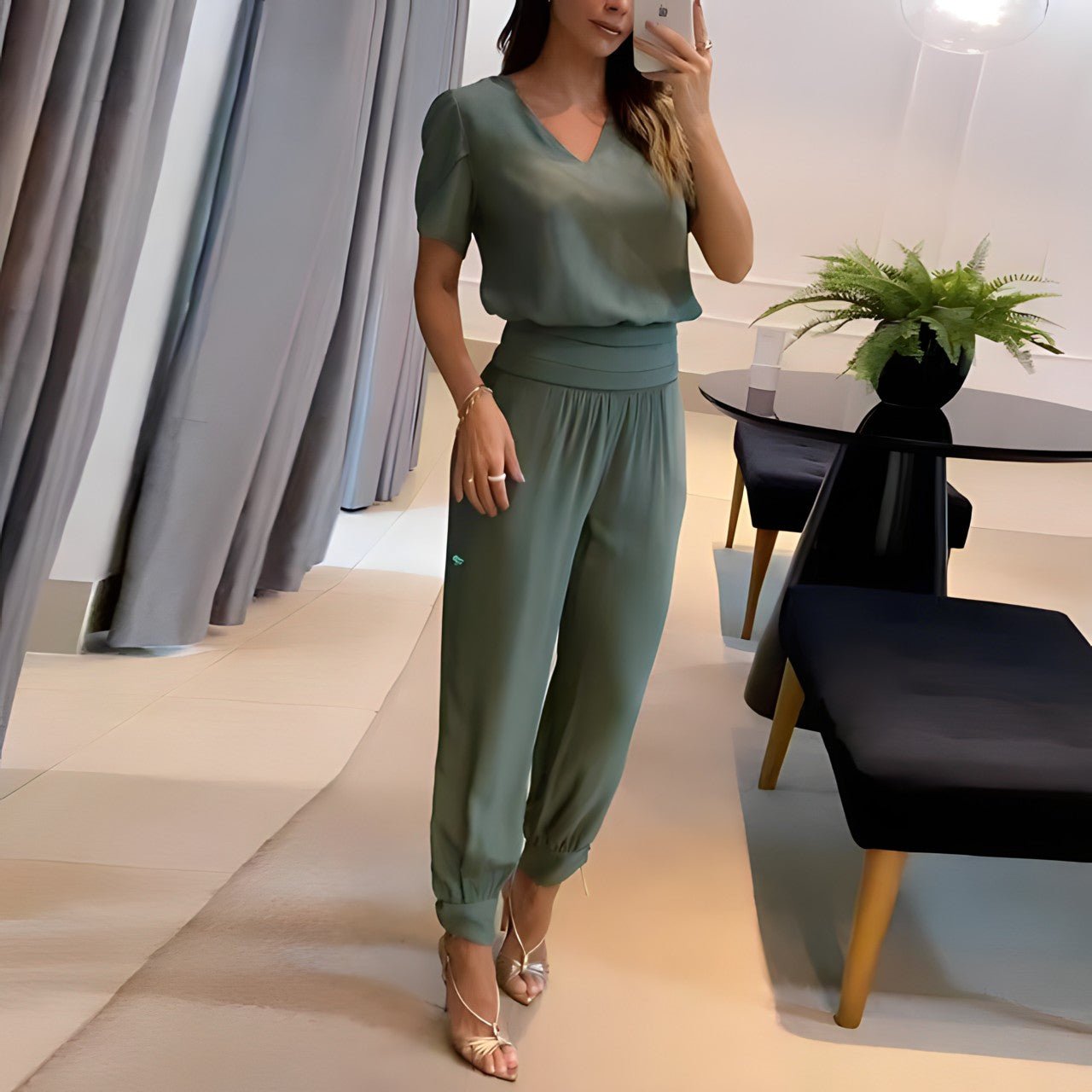 Alexandra: Modernes Set aus Bluse und Hose