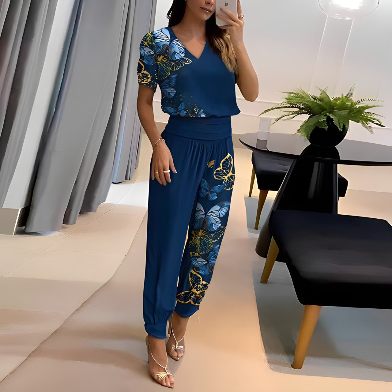 Alexandra: Modernes Set aus Bluse und Hose