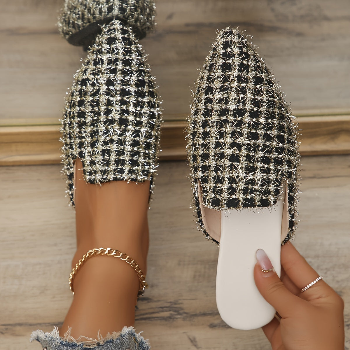 Komfortable und leichte Pantoletten mit Spitze - Tresa