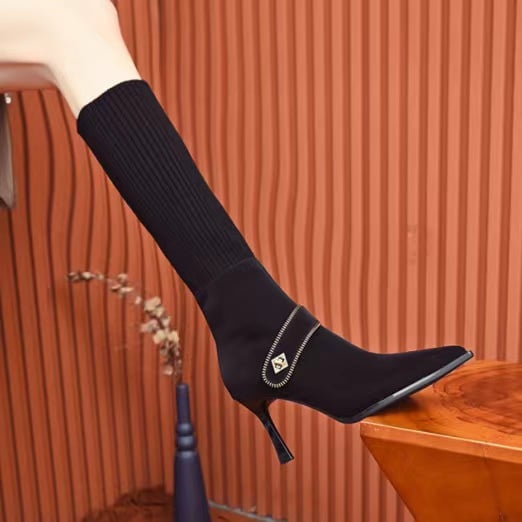 Angelastrumstiefel mit langem Fransenbesatz und Stilettoknopf