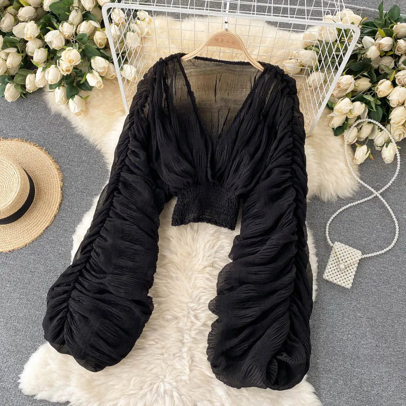 Designer Blusen von Fudus: Chiffon-Oberteile mit Rüschen und extra langen Ärmeln