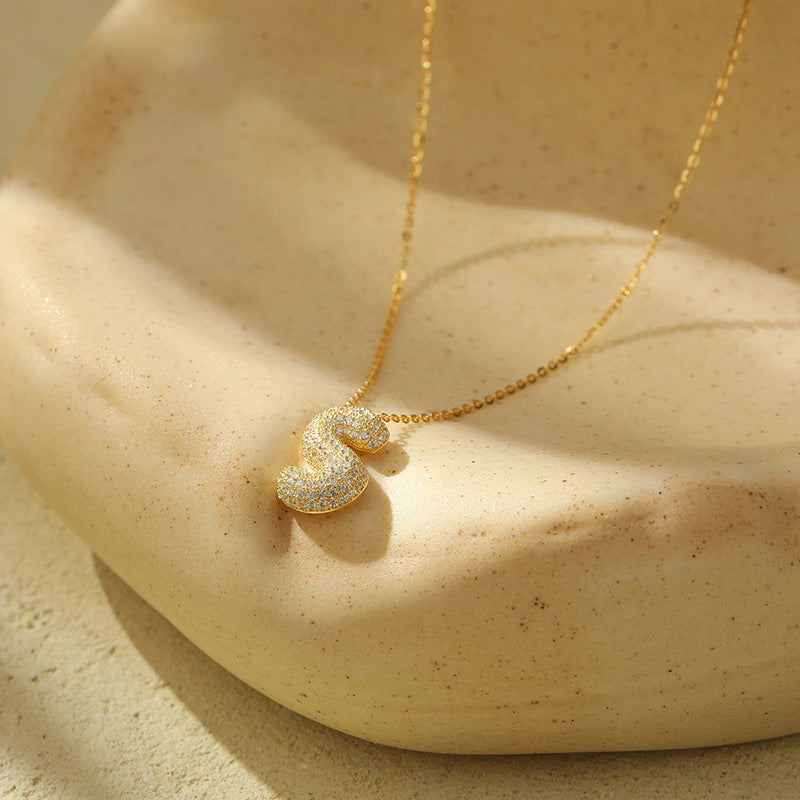 Fudus Stahl-Anhänger mit dicken Buchstaben