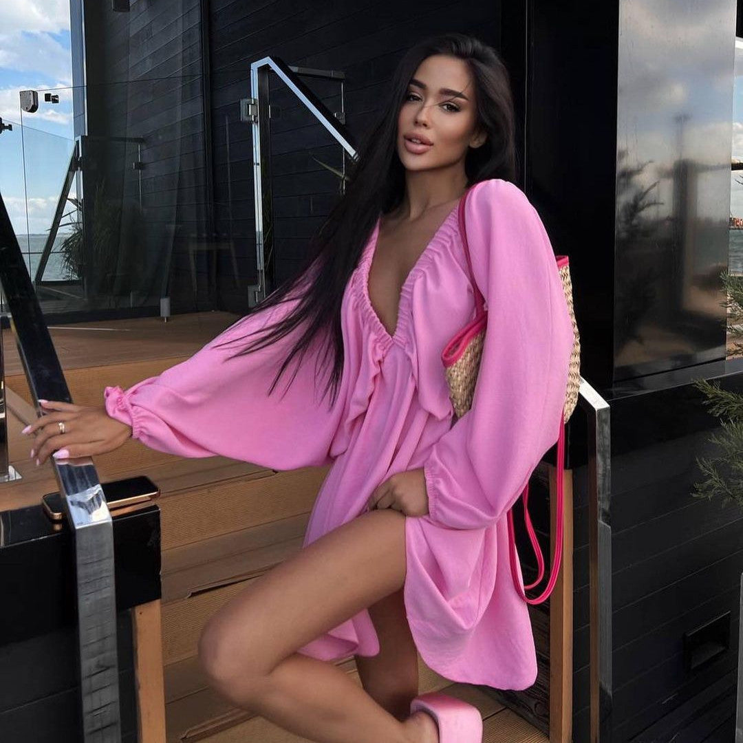 Hayley Kleid mit V-Ausschnitt und Laternenärmeln