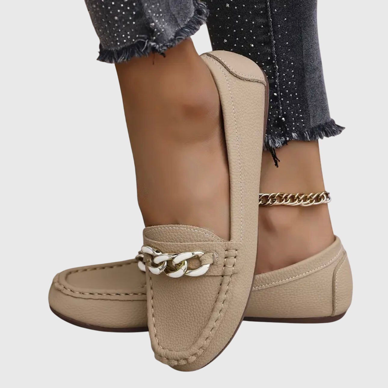 KROHN-E Damen Slip-On Loafer Flach Weiß Gold-Kette Detail Mokassin