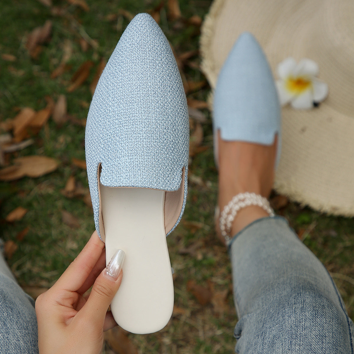 Komfortable und leichte Pantoletten mit Spitze - Tresa