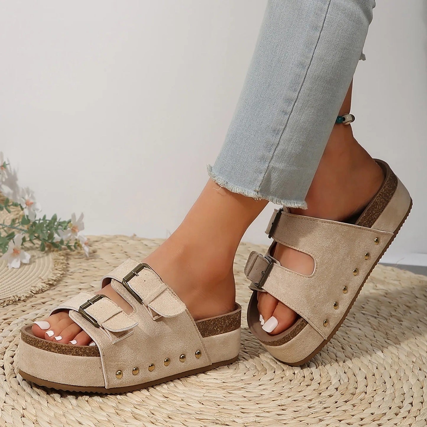 Leona Sandalen: Doppelter Riemen mit Schnalle