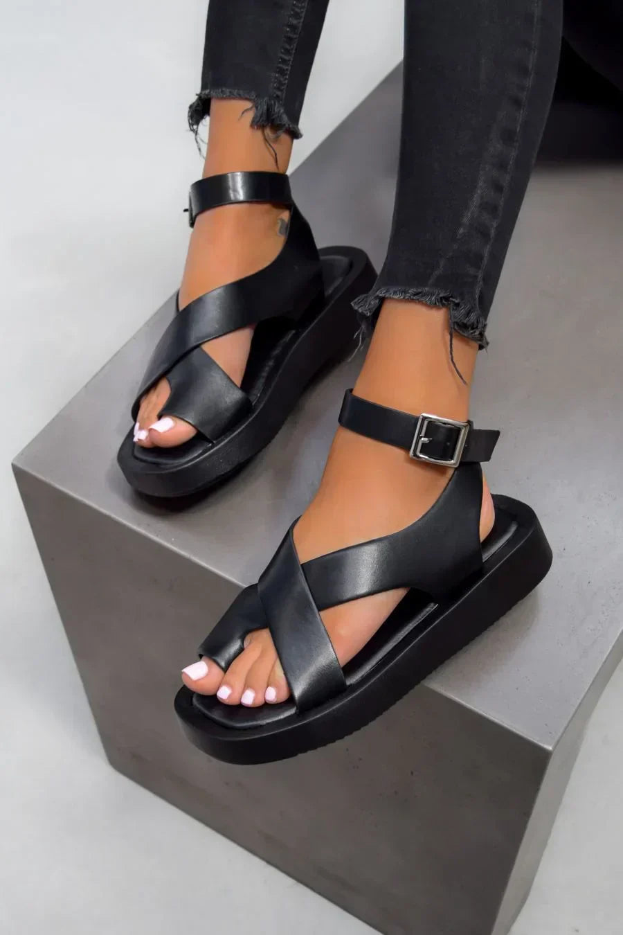 KROHN-E Damen Plateau-Sandalen Flach Schnallendetail Casual