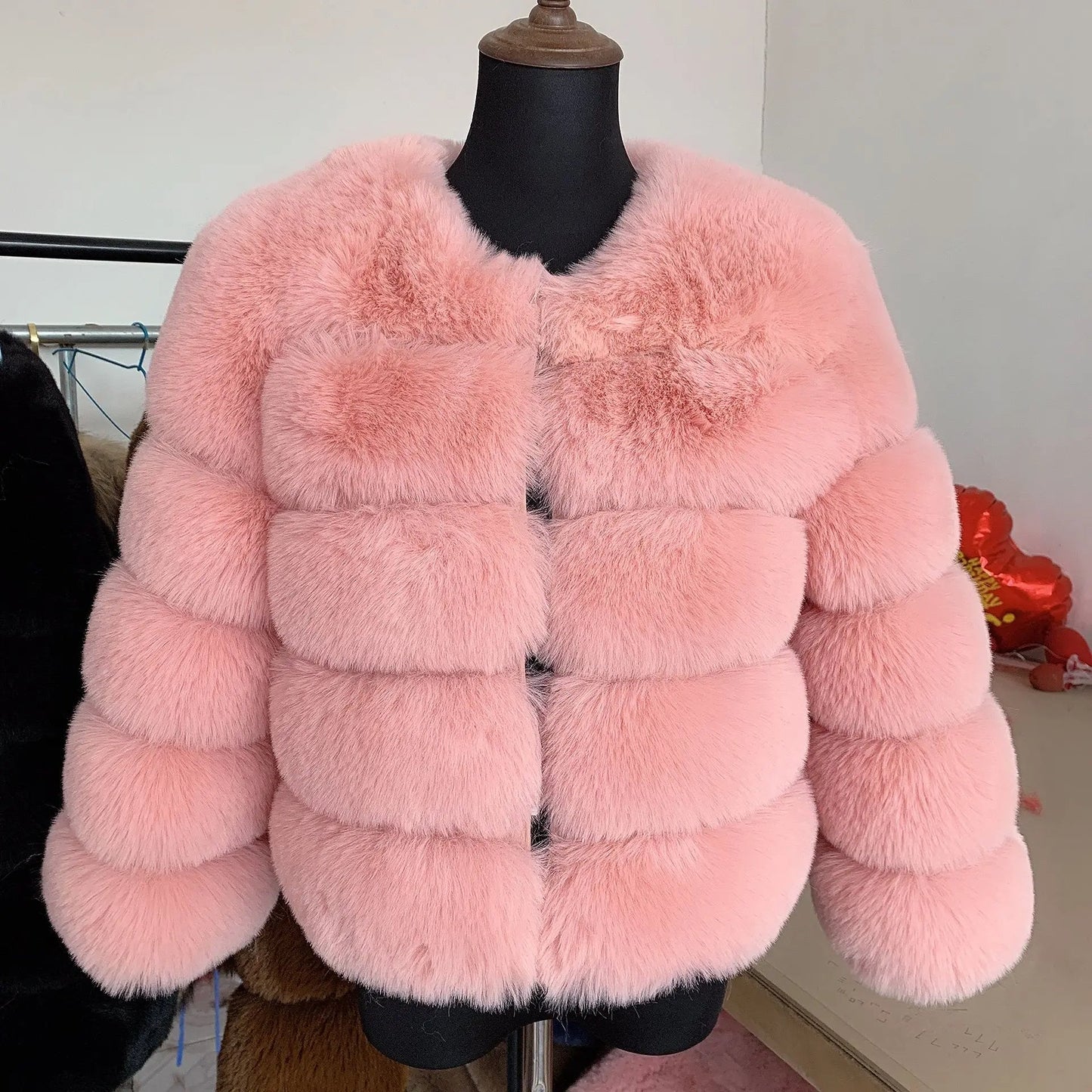 Modischer Wintermantel aus Kunstfell für Damen – Sari
