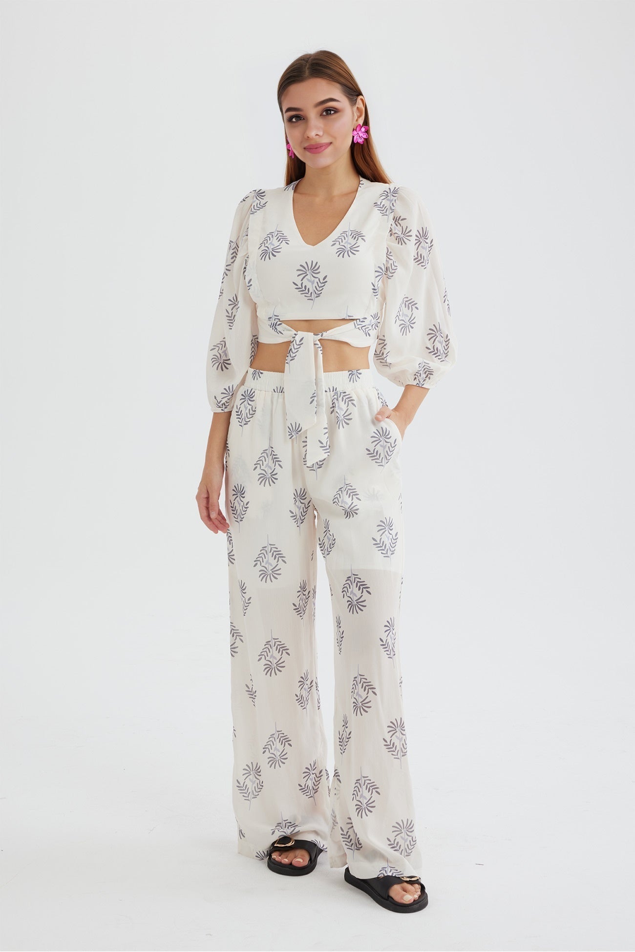 Fudus bedruckte Puffärmel-Oberteil mit Knoten vorne und langer Hose