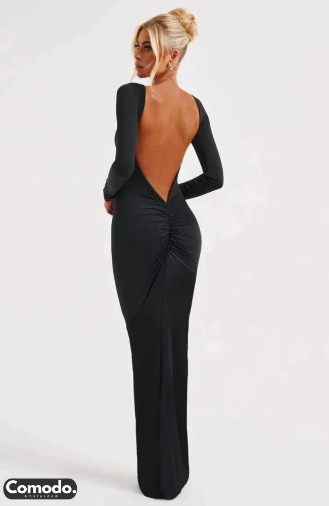 langes Kleid mit tiefem Ausschnitt