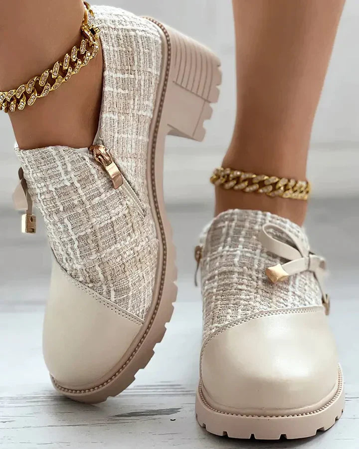Modische Stöckelschuhe mit Glamour