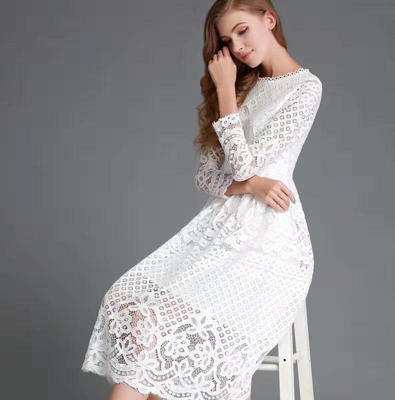 Schickes Midi-Kleid mit Spitzenärmeln von Fudus