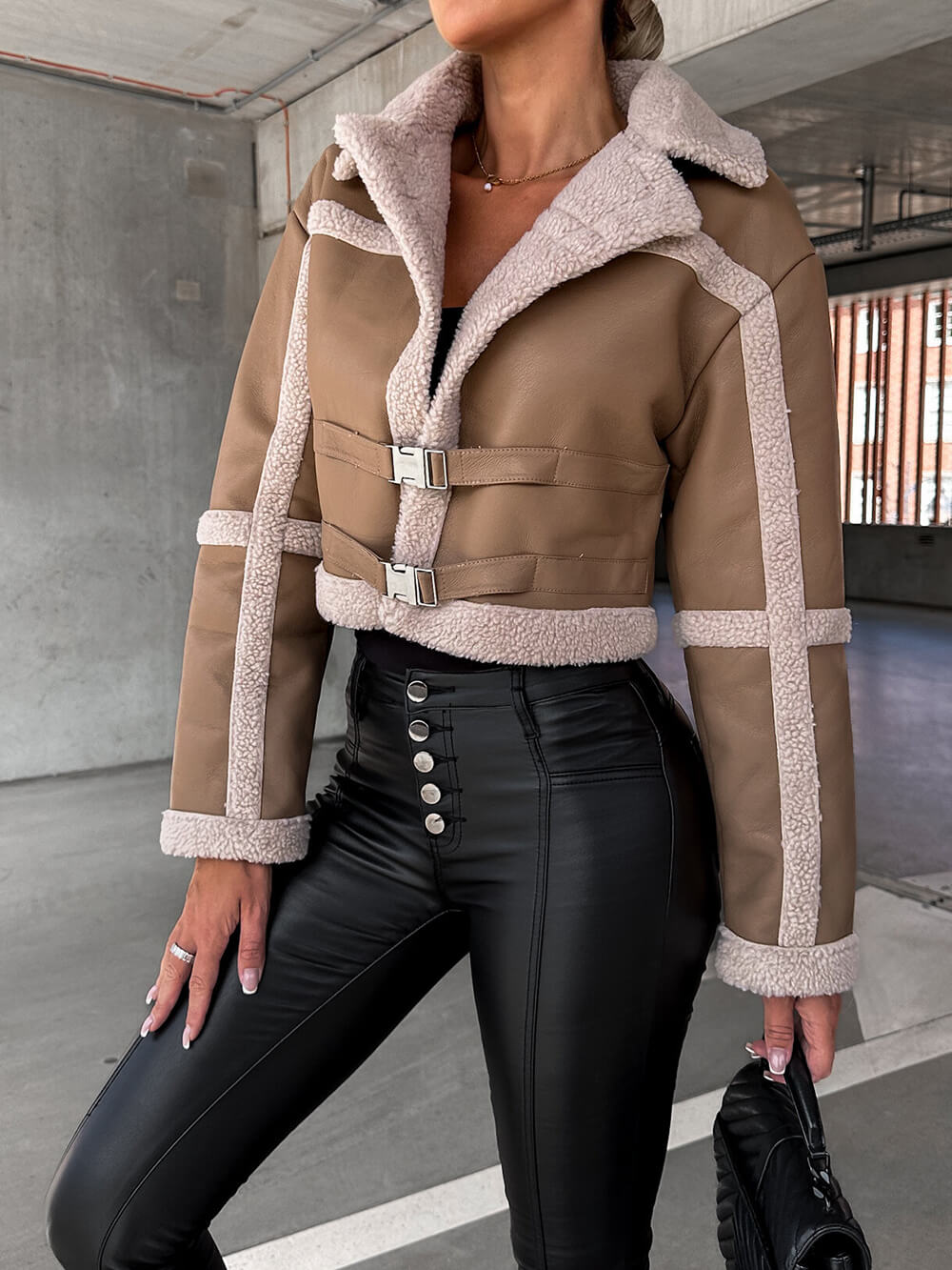 Krohn-e | Elegante Lederjacke mit Plüschbesatz