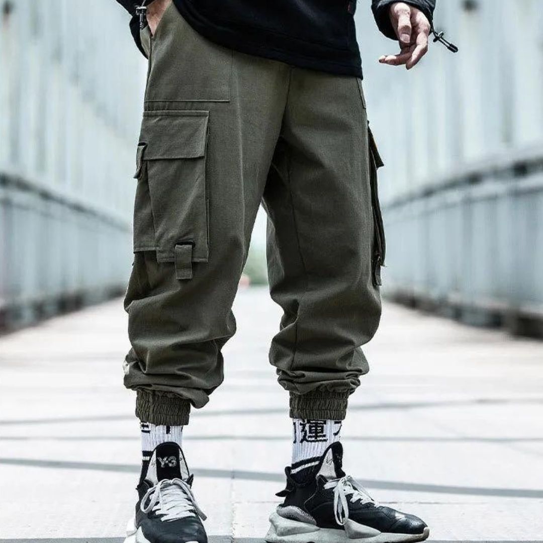 Arbeitshose mit verstellbaren Trägern