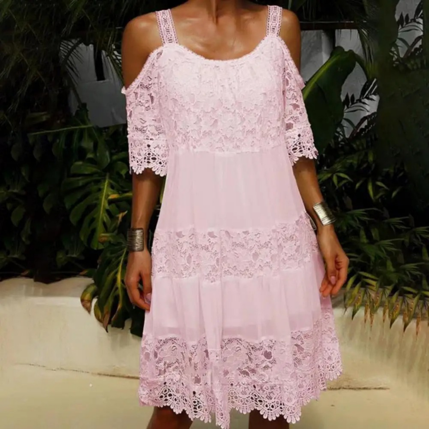 Gesticktes Sommerkleid von Fudus mit Ausschnitt