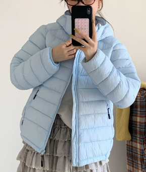 Damen ultraleichte Pufferjacke mit abnehmbarer Kapuze und elastischem Saum Krohn-e