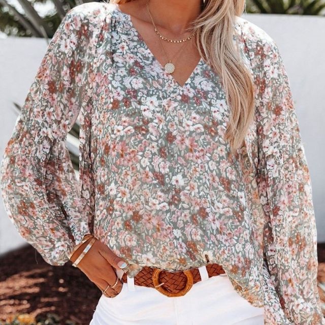 Stilvolle, luftige Fiona Bluse mit Blumenmuster und Trompetenärmeln