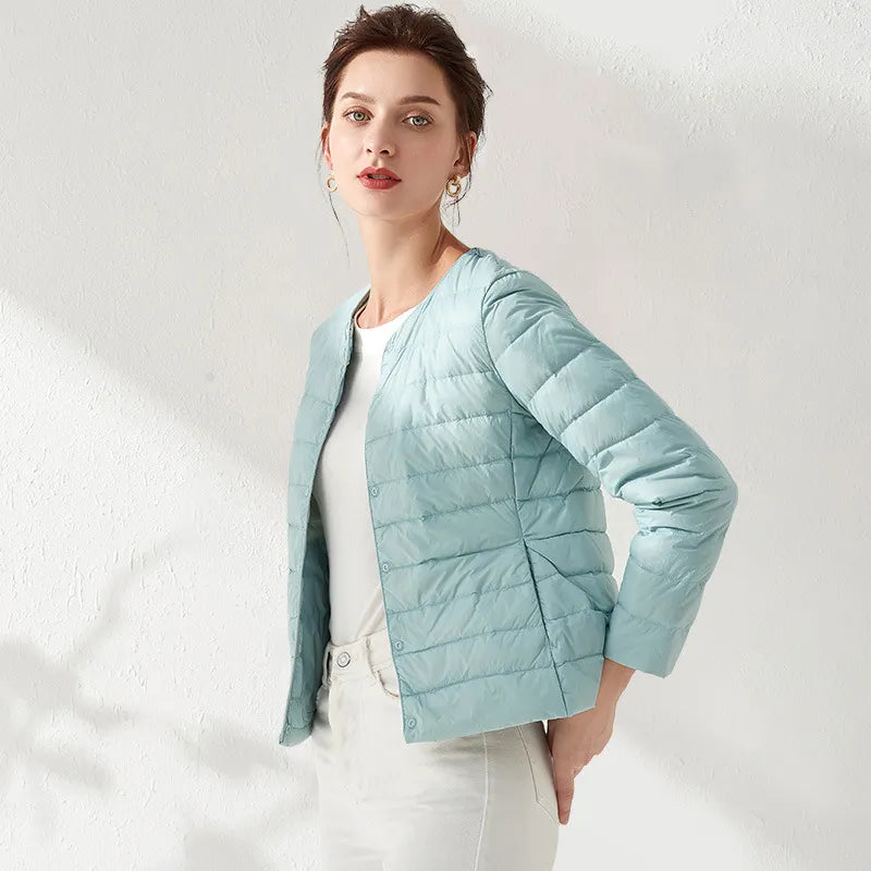 Krohn-e | Leichte, kragenlose und figurbetonende Damen-Daunenjacke