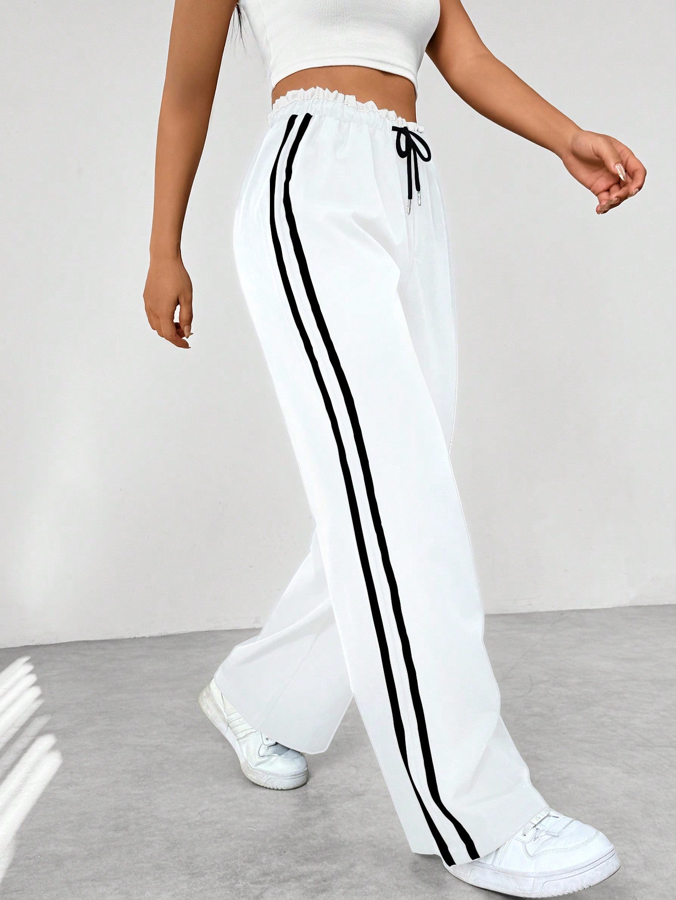 Lara | Damen Jogginghose Wide Leg Seitenstreifen