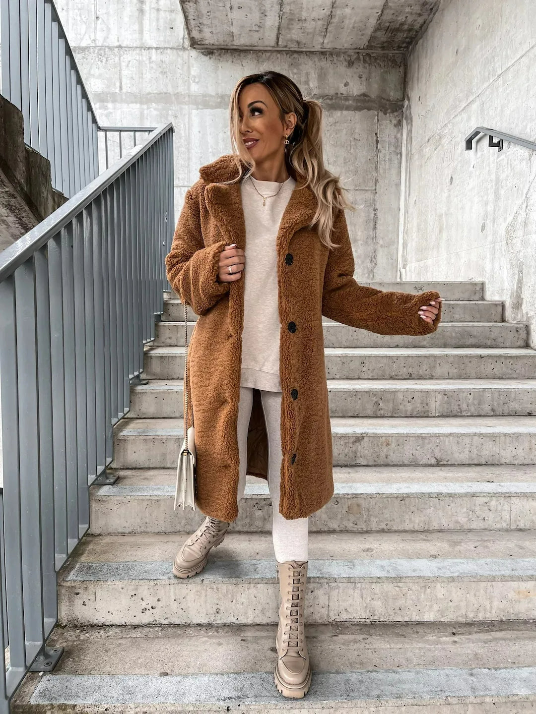 Krohn-e | Fell-Trenchcoat - stilvolle lange Damenoberbekleidung